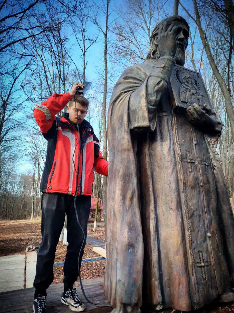 Памятник на местности